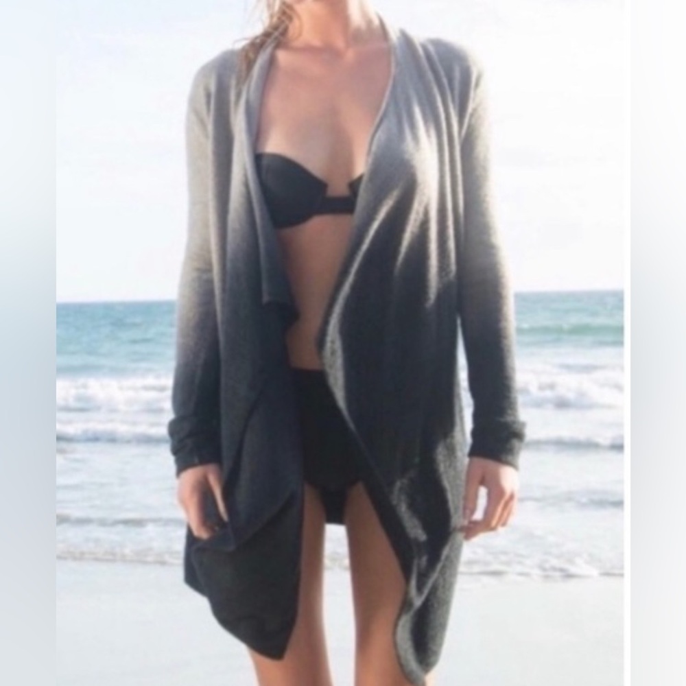 BAREFOOT DREAMS Cozychic Lite Calypso Wrap in Ombré Size S/M